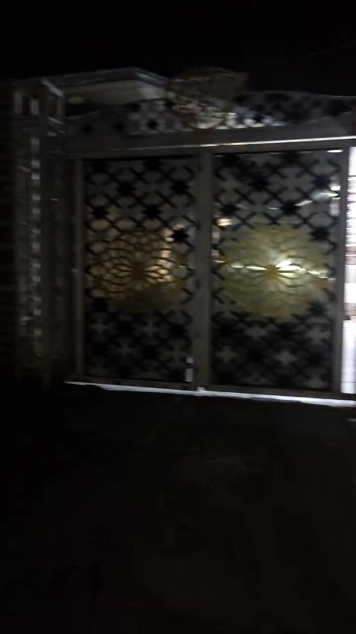 السلام عليكم دار للبيع ميسان حي الغدير مقابيل السياسيين قرب مستشفى البناني كامل بي نقص قليل يعني تبياض وسراميك المطبخ البيت رقم معامله كامله مساحته 220 متر الستفسار انتصال على رقم الهاتف *********** اسيا الرقم الثاني اثير *********** وعندي 5ابيوت للبيع مع قطعه للبيع حي الغدير
