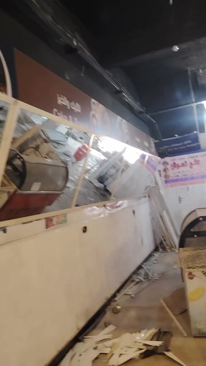 رفوف للبيع جداريه وسطيه جام خانه اتصل واتساب علرقم مكان بغداد الوزيريه ***********
