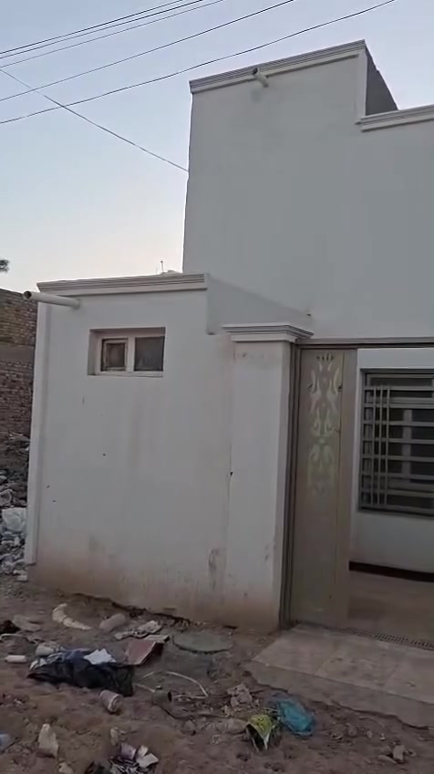 يا الله بيت لبيع 100 متر حي العسكري الثاني البيت عكاده كامل البيا ما ناقص شي  موقع مكتبنا حي العسكري الثالث مقابيل موكب عمار قريب علا فلكا60 متواجدين بلمكتب من الساعه 9صبحن لحد 12 الضهر ومن 4 عصرن الحد 8 ليلان رقم التواصل*********** بي واتساب وسعر البيت 70 مع المجال ولبيت حر ما مطلوب شي
