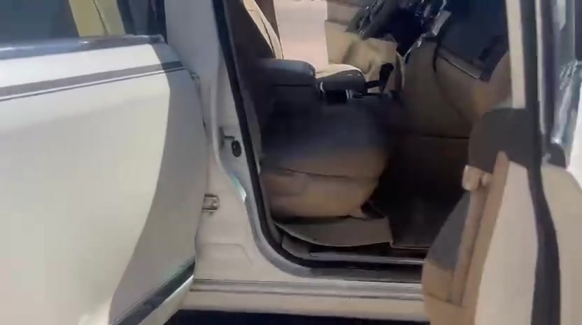 سلام عليكم لانكروز مديل ١٢ محدث ٢٣ خارج فقط سياره جاهزه مابيه نقص ترهم بيع ومراوس حسب قناع *********** رقم بغداد بسمنه سياره
