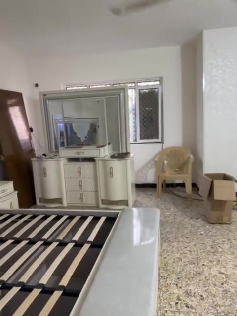 السلام عليكم عندي غرفه تركي جديده استعمال قليل نظافه ١٠٠/١٠٠ مستعجلين على بيعته سعرها ١٧٥٠ وبيه مجال ولشريه الصدك سهله انزل من السعر

