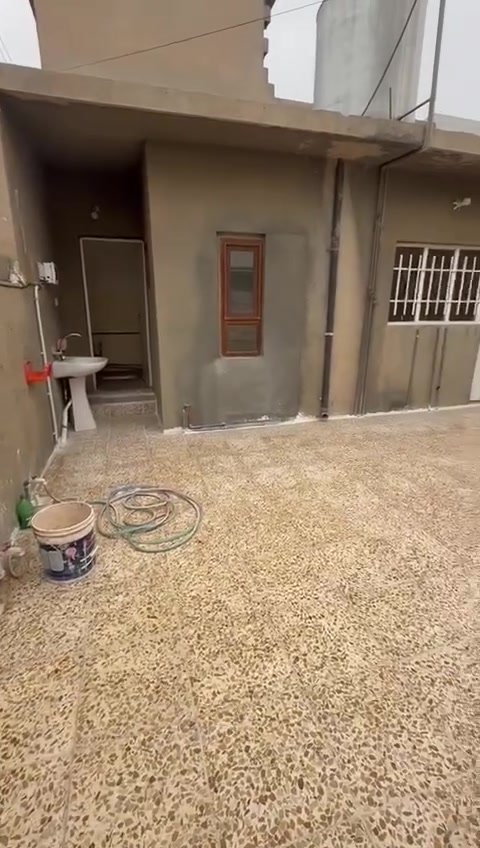شارع عبد الرحمان للايجار 300 شامل الماء والكهرباء ***********0
