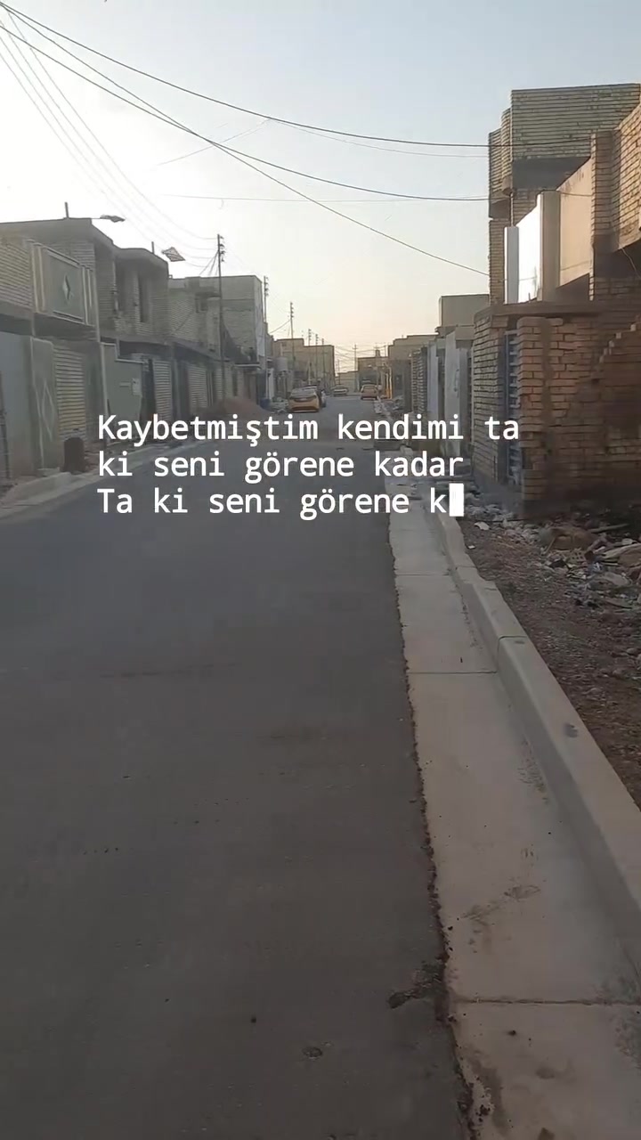 سلام عليكم بيت للبيع  مساحه 100ومتر الواجه 5 ونزال 20 منطقه الضباط 2  قرب سيد منذر بيت بصف ركن البيت رتفاعه 3ونص وعالي ع شارع بعدله ستاره وبيتونه وبياض وسيرامك *********** معروض 67 وبي مجال
