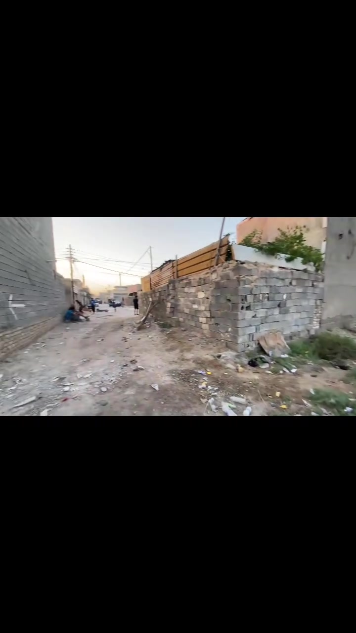 السلام عليكم قطعه للبيع المساحه 200متر موقع القطعه مدينه الصدر حي طارق شارع القديم قرب ملعب كريدي السعر 25وبيها مجال للاتصال ***********
