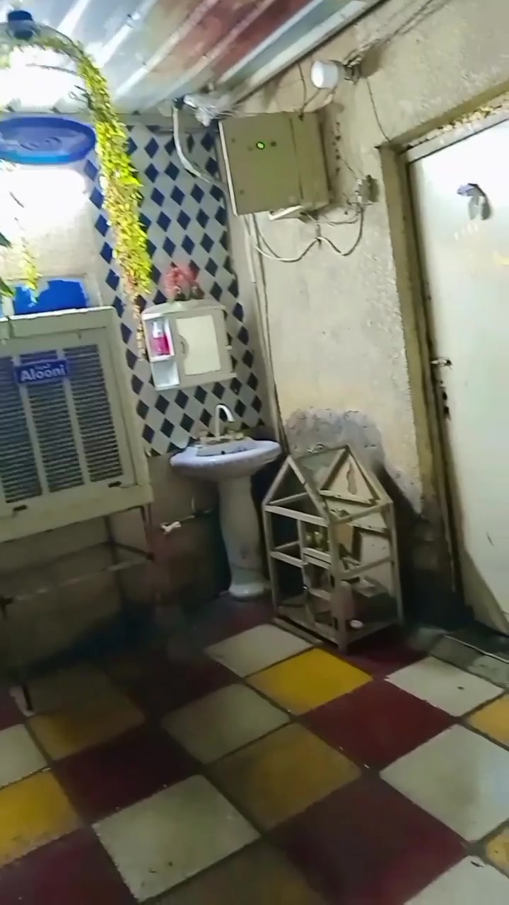 بيت تجاوز رئاسه العبيدي ٨٥م شارع البداله فرع الروضه قرب المدارس مشمول بتطويب يبعد عن طابو ١٠ امتار ***********
