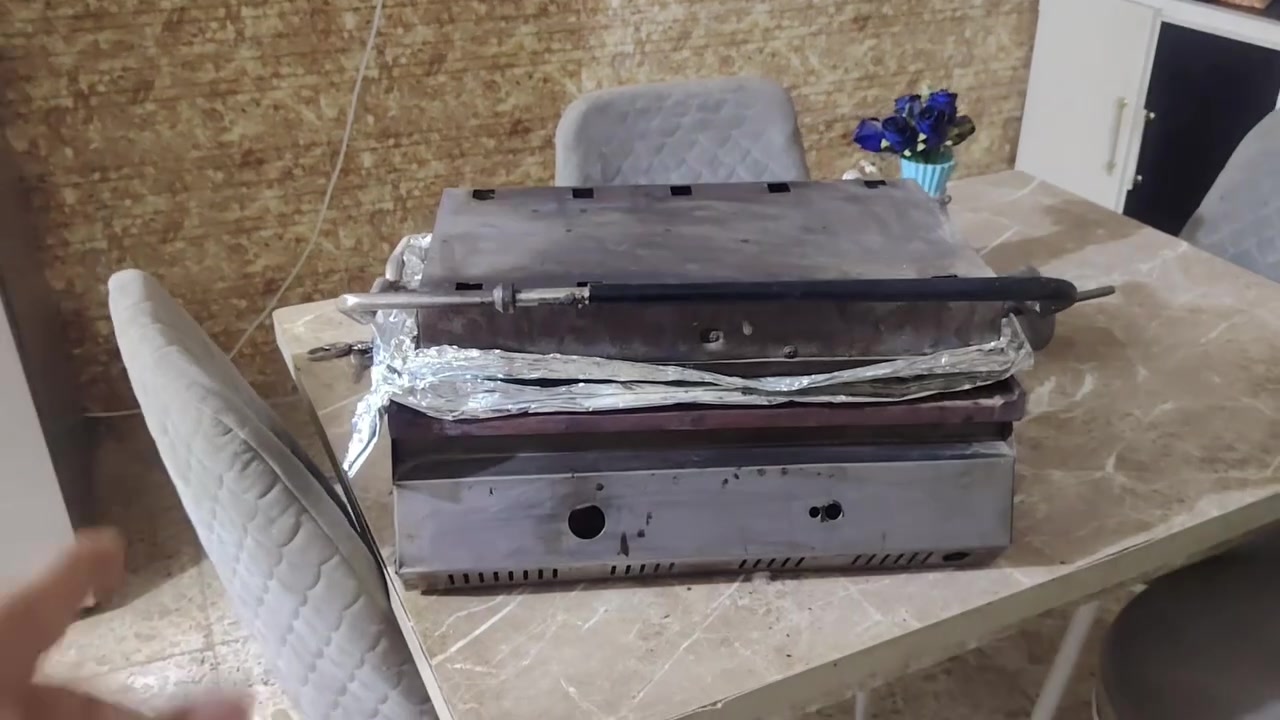 للبيع كابسه صاج و بركر الحجم الكبير محور شعله تنور ناره اقوى من الاصليه شغاله فوك و جوه مكاني حله حي الامام شارع الكابينات ***********
