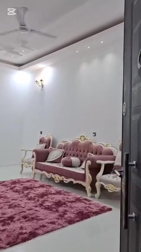 بيت للبيع طابو صرف. بحي الطيارين.. خلف التقية... 150متر. على ساحة. بصف الركن.. طابقين كونكريت مسلح بناء درجة اولى.. متكون من استقبال ومطبخ حار وبارد وصالتين و3غرف.. 3مجاميع صحية.. وكراج.. بناء سنة24بشهر11.... مطلوب اسكان50مليون... تسديد الشهري300الف..
الرقم:***********
