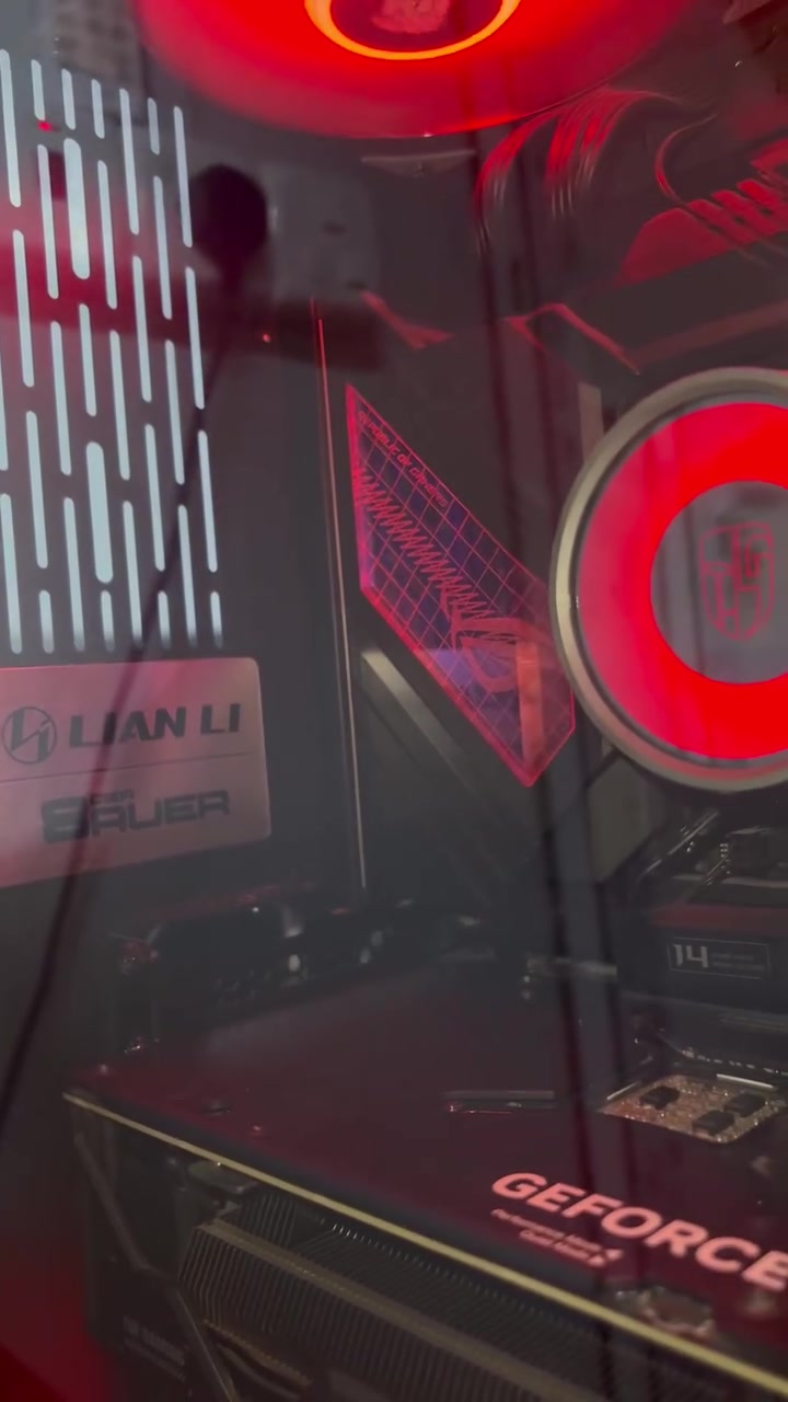 السلام عليكم شباب شلونكم
#للبيع تجميعة Gaming Pc 
المواصفات 

معالج cor i9 13900f ☠️

كرت شاشة Asus tuf 4070ti 12G🔥

مذر بورد Asus Rog Strix Z690-E 

رامات corsair dominator 2x16 32g ddr5 ☠️

بور سبلاي deep cool 850w gold 

مبرد deep cool 360mm liquid 

هارد للنظام 1 تيرا ssd

 Auer8 Case Lian Li🔥

مستخدم شبه جديد كفالة عامة نظافة 100% 
للتواصل *********** whatsApp# 
او مسنجر عبر الصفحة 
مع تحياتي ومحبتي 
Joy-Store ❤️
