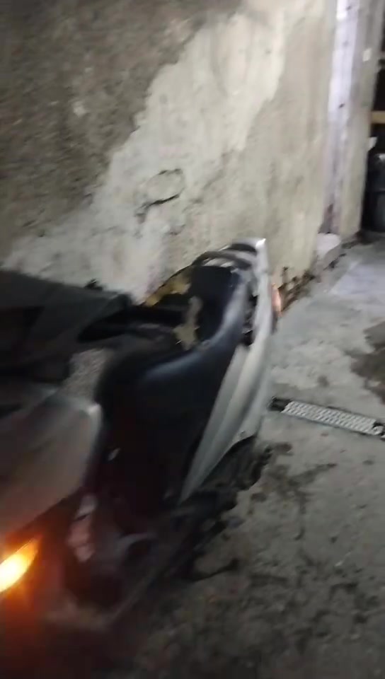 سلام عليكم دراجة ماكس ١٤٠ شغالة سالف وهند ر محرك جديد فقط ونة بل كسل ***********
