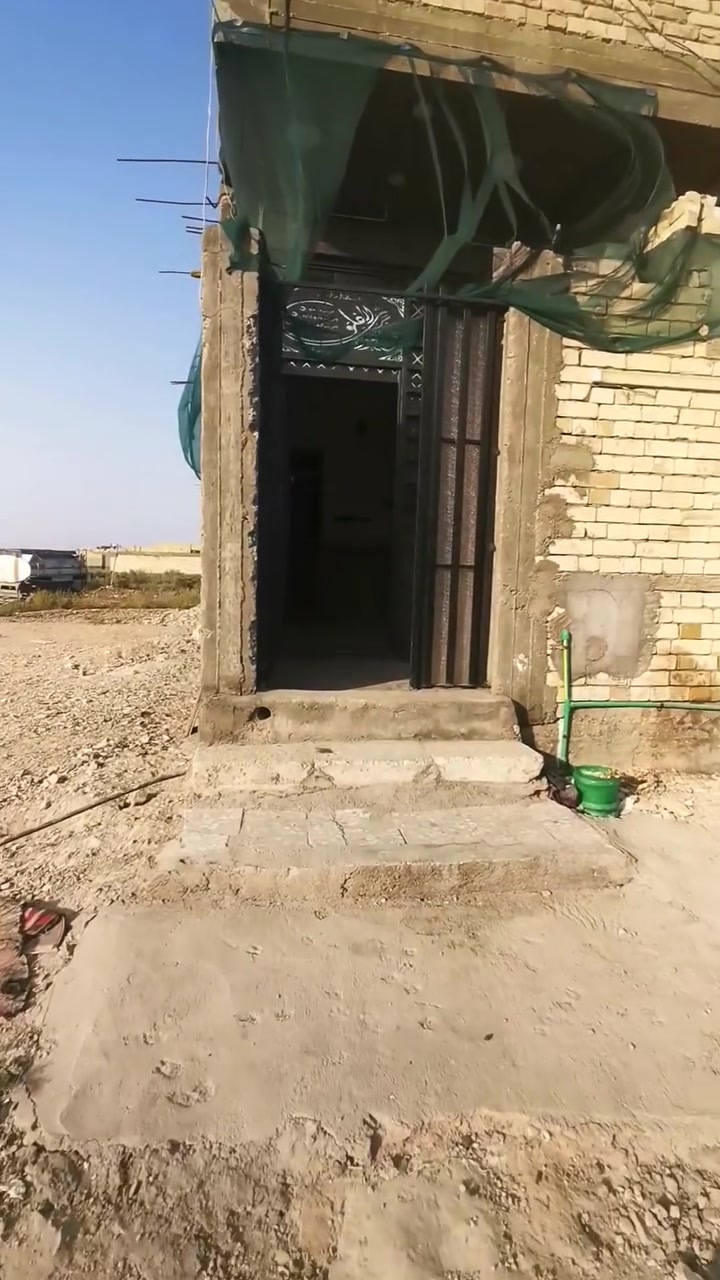 دار رهنيه مساحه 60 م طابق واحد كامل خدمات ظباط ال 14 الف بمبلغ ال رهنيه 7 ملاين وايجار 100‪ الف شهريا لمده سنه للاتصال ***********‪ الساعدي للعقار في الصابيات الظباط
