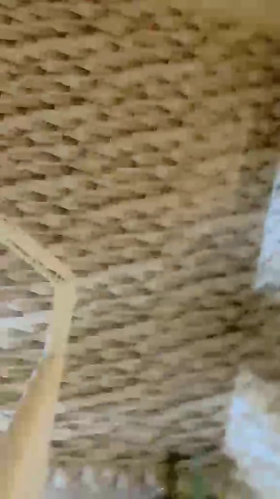 بيت للبيع طابو صرف  
مساحه:200 .واجهة 10. نزال 20 
عنوان: العبيدي شارع المحافظ قرب ملعب احمد جار الله 
طابقين : 
الطابق الاول :يحتوي 3مداخل استقبال كبيره وهول كبير معزول وممر  وصاله درج وغرفه نوم مع مطبخ كبير وحمام وترك خلفي 
الطابق الثاني :غرفتين نوم وحمام وصاله وسطحين  
البناء مررم حديثاً