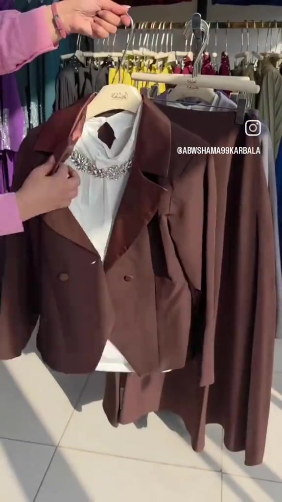 🔥 السعر 28.000 فقط 🔥 ✨ كوستم رسمي 3 قطع ✨ ستره + بيست + تنوره 🤍 موديل أنيق ومرتب، مناسب للدوام والمناسبات 🌸 متوفر بعدة ألوان مميزة ✨ 📍 مجمع أبو شامه كربلاء – شارع السناتر 📞 للحجز والاستفسار: *********** *********** 🚚 متوفر توصيل
