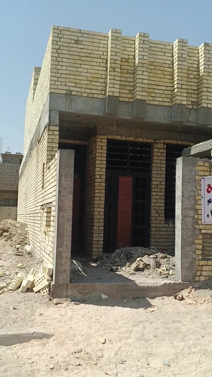 هيكل 100 متر الواجهيه 5 والنزال 20 سند 25 طابو زراعي رقم الهاتف ***********
