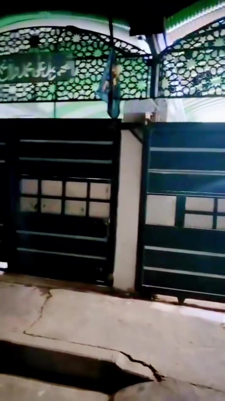 بيت للبيع مساحة 200 متر نزلة جسر چعوب  شارع حولي بالافرع على الجهة اليمين  قريب مدرسة فاطمة بنت أسد البيت متكامل، موقع هادئ وخدمات متوفرة، سعر مناسب، للاستفسار الاتصال على ***********
