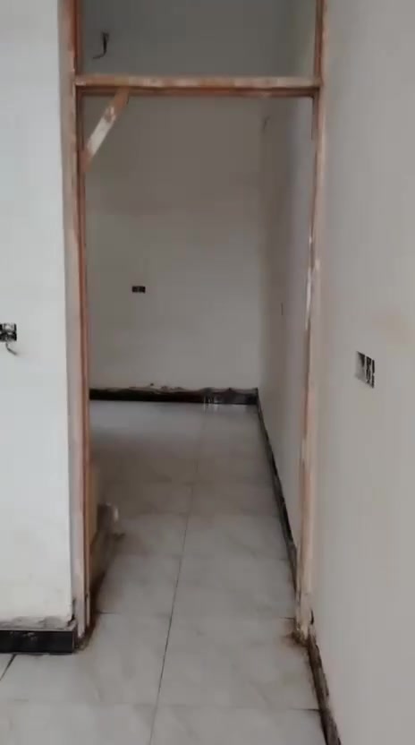 السلام عليكم بيت للبيع مساحة خمسين متر قاطين ركن
موقعة كلش حلو مي مجاري تبليط كهرباء مشتغل بي مطبك بياض سيراميك باقي شغلات بسيطة نقص السعر خاص ***********
