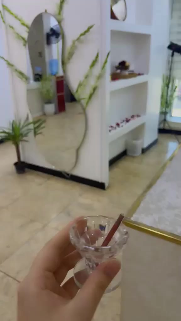 مركز تجميل نسائي للبيع السعر،١٧ وبي مجال
العنوان الاعضميه راغبه خاتون 
المساحة ٢٢٠ شغال بي عاملات وبي أفريقية مكان سكنها موجود ومطبخ ٢ حمامات و ٣ غرف ماعدا المطبخ وقاعة كبيرة وبي اجهزة وبي مكان للحمام المغربي

