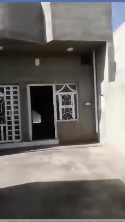 اعلان للبيع 🏠✨
منزل مميز للبيع 
 الموقع: حي بختياري / فرع مدرسة حسين منصور
 المساحة الكلية: 200 متر مربع
 المساحة المبنية: 120 متر مربع
 القطعة المجاورة: 80 متر مربع
 التفاصيل والتقسيم:
 غرفة نوم
 صالة واسعة
 استقبال
 مطبخ
 صحيات
 حوش
 السعر: 18 (بي مجال)
 للإستفسار والتواصل: ***********
