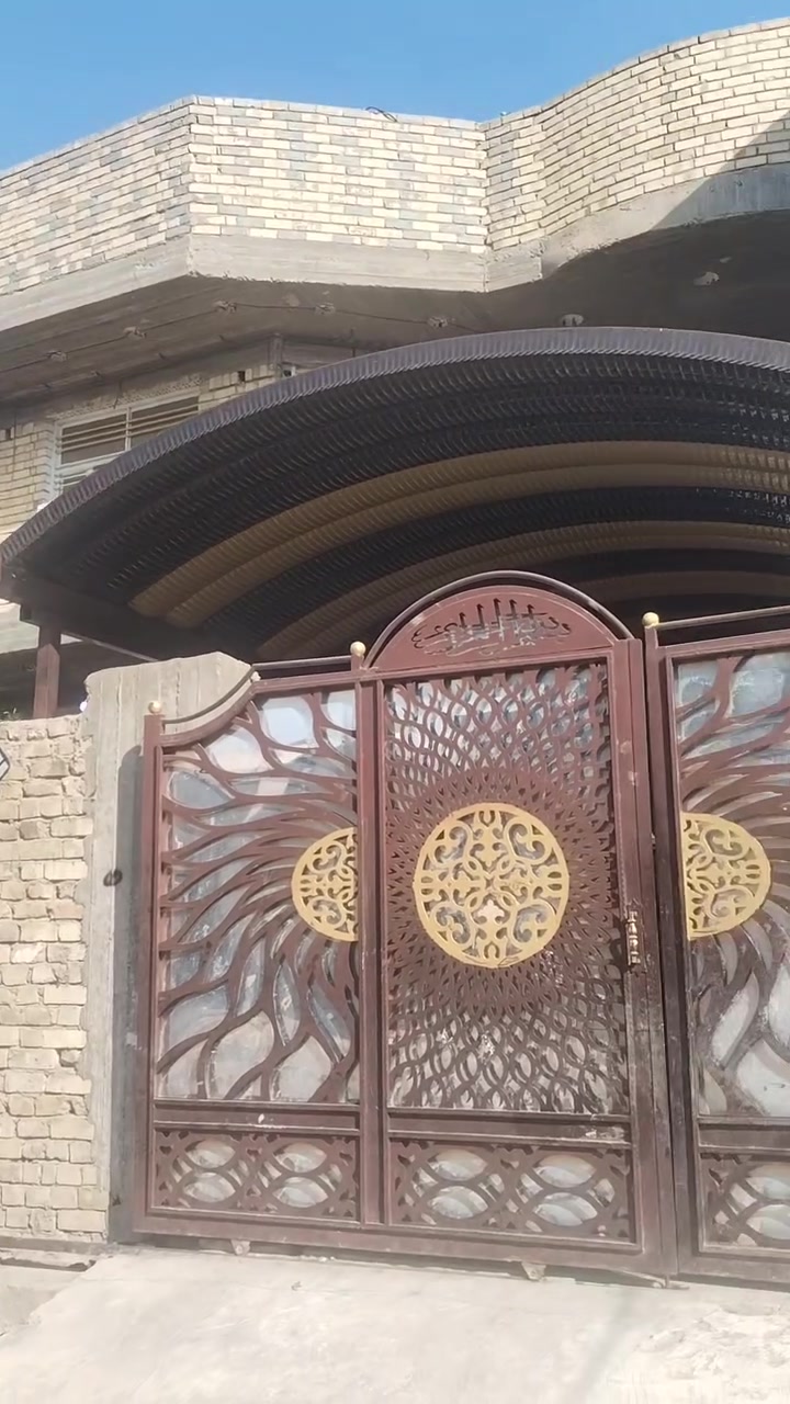 السلام عليكم ورحمة الله بيت للبيع ٢٠٠ متر صافي طابو صرف فرع بيت كاني يحتوي ٦ غرف نوم ٥ في ٤ واستقبال ٧ في ٥ وصاله كبيره ومطبخ وصحيات عدد ٣ بناء حديث طابوق اكرانيت وكاشي وسيراميك جهاز للاخير والسعر خاص الاتصال على الرقم *********** واتساب موجود و***********
