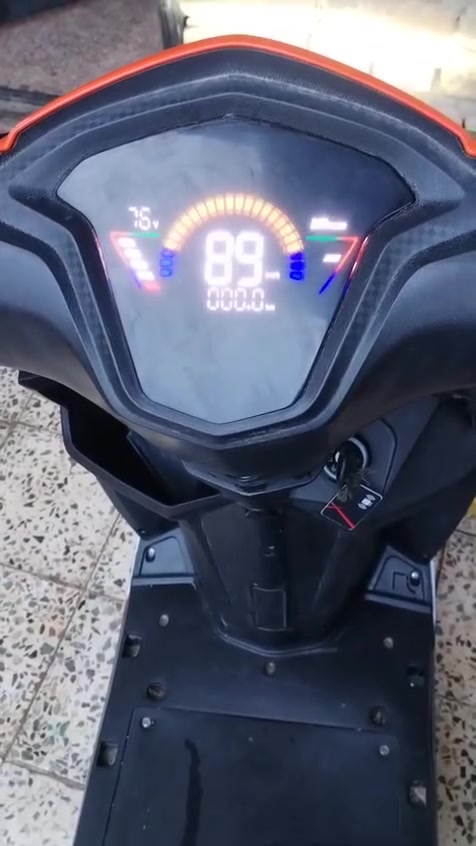 ماطور سكنس بعده بلادي استخدام قليل 6بطاريات مسطره بلاديه يقرن 10وفوك السعر 600 هاتف
***********

نص مكتوب في الصور:
- HONOR X9a 64MP Triple Camera
- HONOR X9a
- 64MP Triple Camera
- O HONOR X9a 64MP Triple Camera