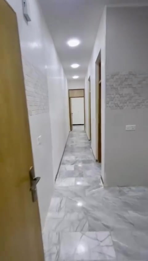 شقة للايجار زيرو طابق ثالث نظام مصعد بناية
العنوان : حي القاهرة الاولى قرب سوك علي نعمة📍
تحتوي على صالة مطبخ خدمات غرفتين نوم .
للاستفسار : ***********☎️
