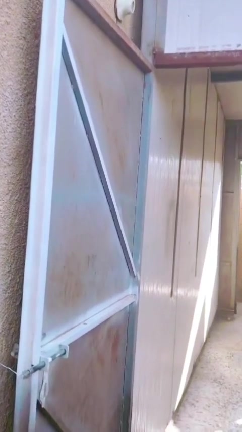 متاح كرفان للبيع الطول 4متر والعرض 2و70سم والارتفاع 3متر 
عنوان الزعفرانيه شارع المعهد السعر المطلوب واحد مليون وربع  وبيه مجال 
رقم الهاتف ***********