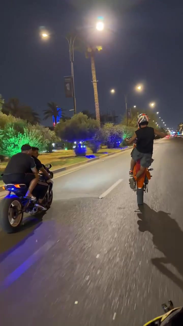 للبيع قفاز كاوياار مكينه 250
دراجه مثل ما كدامك بالفيديو  السعر ٩٠٠ بيه مجال 
***********
 واتساب
