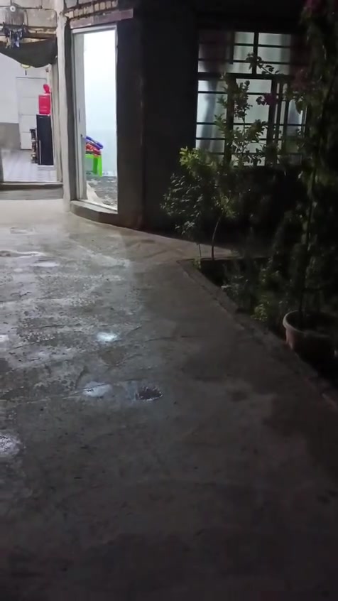 السلام عليكم عيني البيت مساحتة 181متر بناء البيت 130وحديقه 50متر يحتوي البيت على استقبال وصالة ومطبخ وغرف نوم 2 \  وصحيات ومنور وخلفي بناء البيت بلوك وسكف عكادة البيت بنائة جديد ولعنوات طويريج الجسر الجديد يم العبلول مشروع الماي يبعد عن الشارع العام 100 متر    وسعر البيت 30 وبي مجال الشراي اتصال على رقم الهاتف *********** هذا اتصال ولرقم الثاني واتساب < *********** وهذا واتساب
