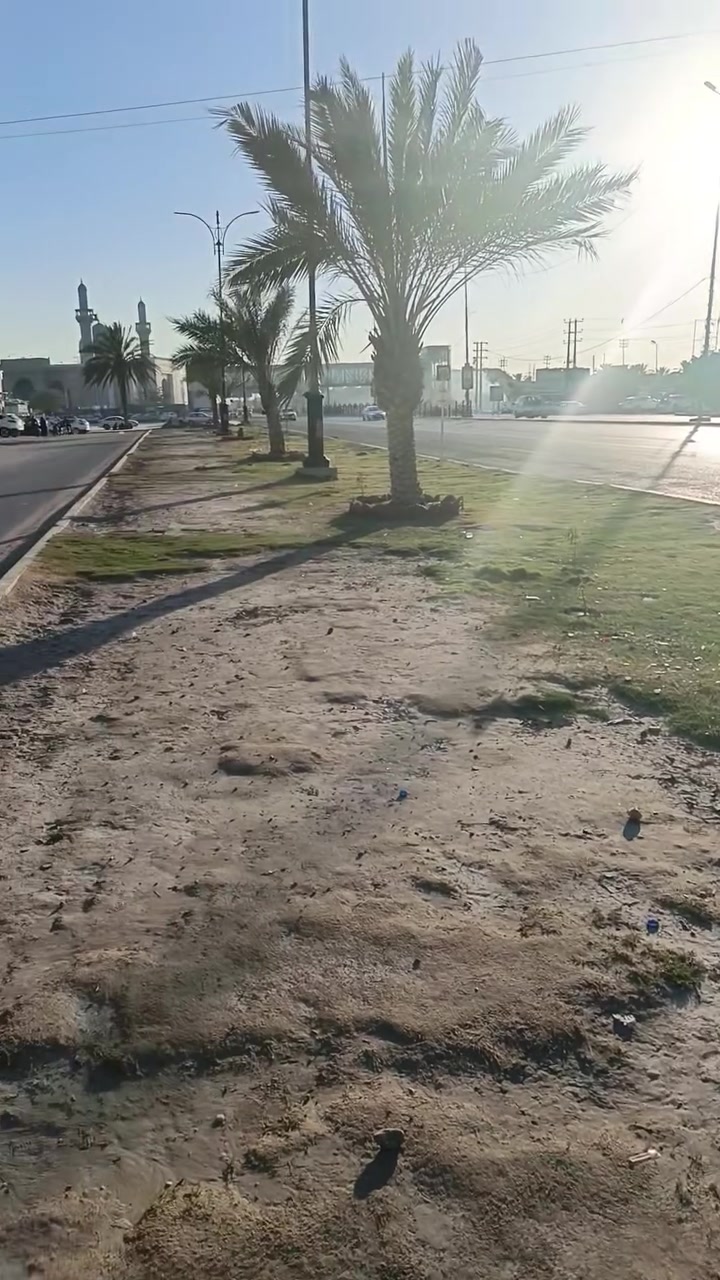 السلام عليكم  بيت للبيع المساحه 100مربع يحتوي على 2غرف نوم وصاله مفتوحه ع المطبخ واستقبال وصحيات خارجيه وداخليه سند 25الموقع جدا ممتاز قرب الامام عون بفرع حلويات ودهين ابو علي النجفي يصلح للسكن او حسينيه ع طريق بغداد السعر النهائي 65 كافه الخدمات تبليط مجاري كهرباء ماء مدارس اسواق مركز صحي شنو تريد كله يمك للاستفسار الاتصال او المراسله ع الواتساب *********** علما البيت ناصي بناء بلوك سقف عكاده ابيعه تفليش
