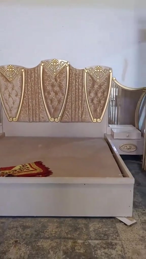 نقدم  لكم من (معرض الياقوت للاثاث)  غرفه تركيه ماركه عملاقه 8 قطع الكنتور عمق مالته60cm  لون عسلي وامطخمه ذهبي صبغ حراري كامله من نظافه فوول 100% استعمال قليل السعر مناسب  اخو البلاش يشمل شد ونقل مجاني داخل  الموصل   اهلا وسهلا بكم  🌹🥰
للاستفسار على الرقم 👇🏻

***********

***********

ويوجد واتساب
