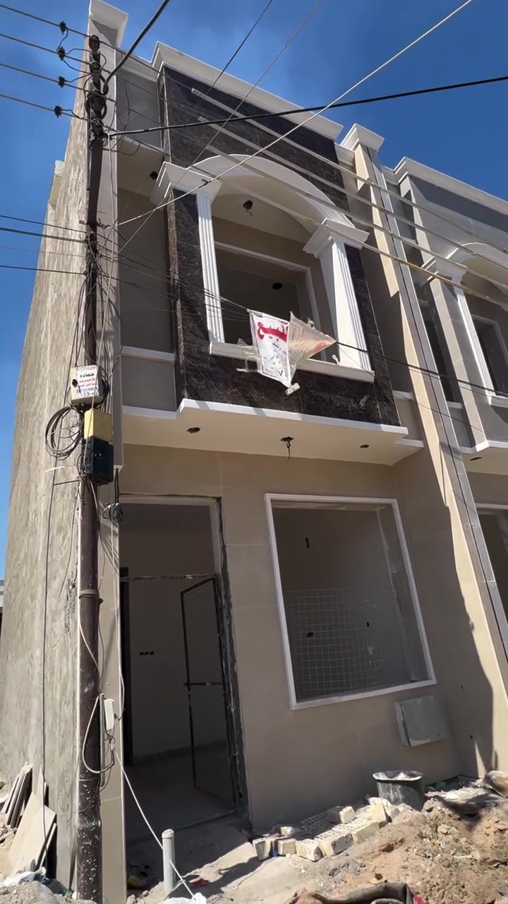 للبيع بيت مساحه ٥٠ متر واجها ٤ ونزال ١٢ ونص طابقين ونص
تفاصيل البناء (الطابق الاول)

#غرفة خطار حولي حمام مرافق ( مطبخ حار /مطبخ بارد معزول)

#طابق الثاني يحتوي 

غرفتين نوم مع حمام مرافق 

#الطابق الثاث

غرفه نوم معزوله مع مخزن 

#عنوان البيت طالب لعلي 

شبابيك المنيوم محجر المنيوم بوب تركيه باب قاصه  البناء فول درجه اولى 

الفرع الاول موقع ممتاز 

***********
