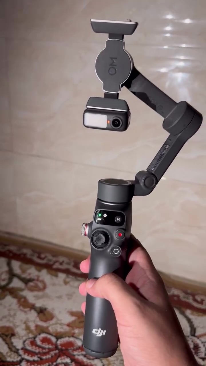 Dji اوزمو موبايل 8
جديدة مستخدمة مرة وحدة فقط 
سعرها 190الف 
***********
