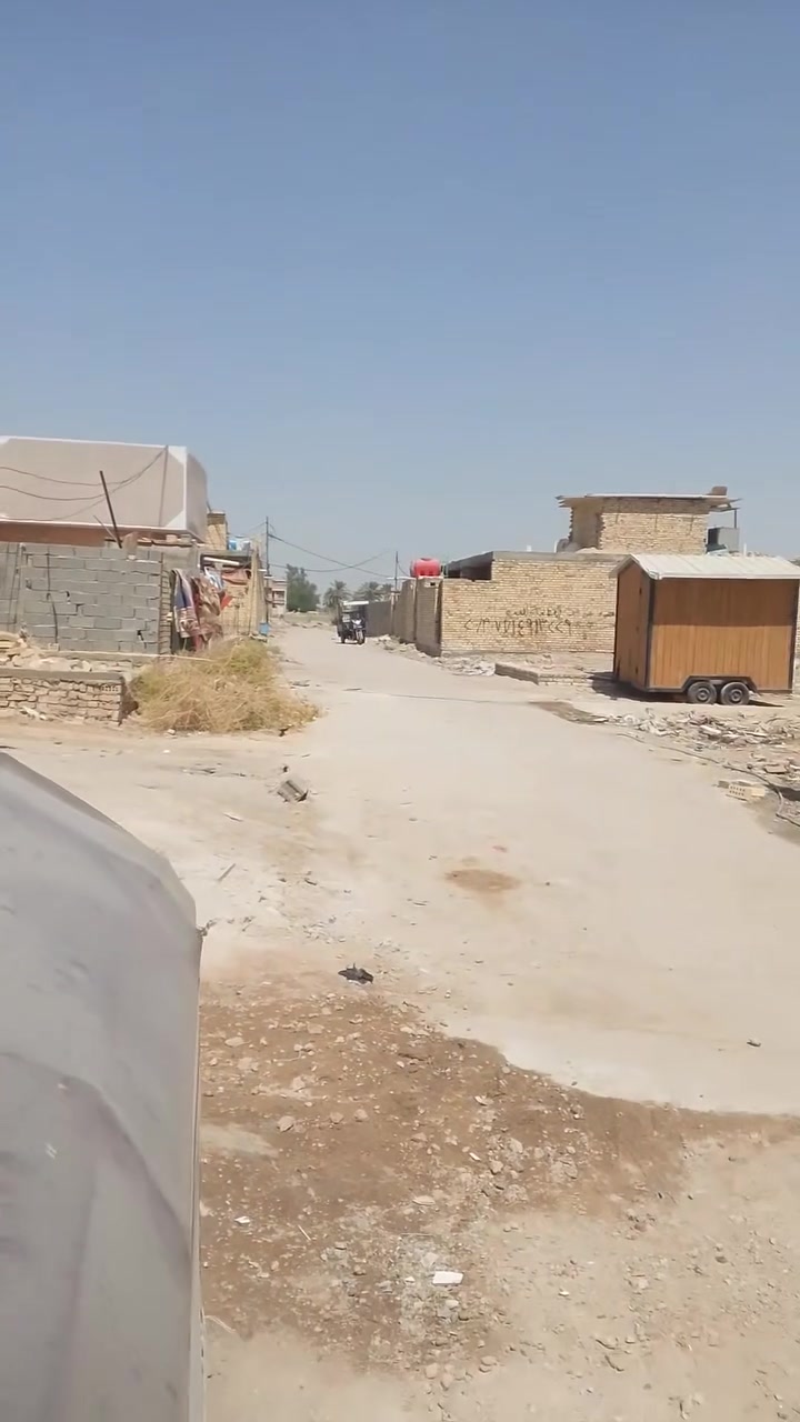 السلام عليكم مره خصت الدمنيه المحترمون عندي مشتمل المساحه ١٠٠ متر الواجهه ٥ والنزال ٢٠ بلدسيم قريب على الدواجل مال الدسيم السعر ٢٢ وبيه مجال  ملاحظه البيت ناصي على الشارع  ***********
