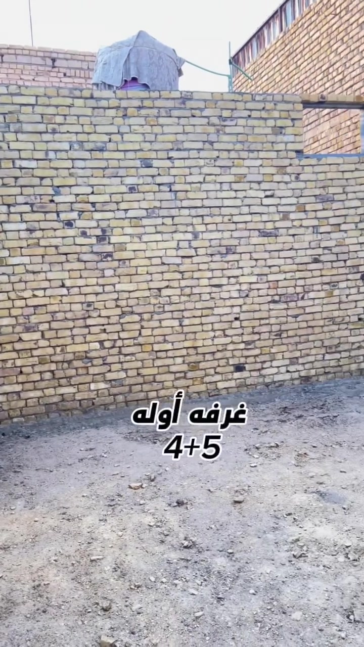 السلام عليكم بيت للبيع حي الزهراء 
بل البدايه 
غرف4/5عدد اثنين 
صاله 9/4
حمام داخلي 1/1
حمام مع ممر 1/8
مدخل صاله2ونص عرض 
مطبخ4/5
براني 7ونص/4
حمام خارجي 2/1
بناء حديث الاستفسار ع رقم ***********
