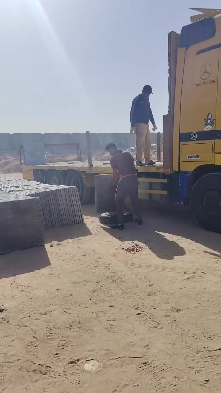 بسم الله الرحمان الرحيم
شتايكر ٤سم ٣ونص سم ٣سم يوجد توصيل لجميع المحافضات 
***********وتساب وهاتف
