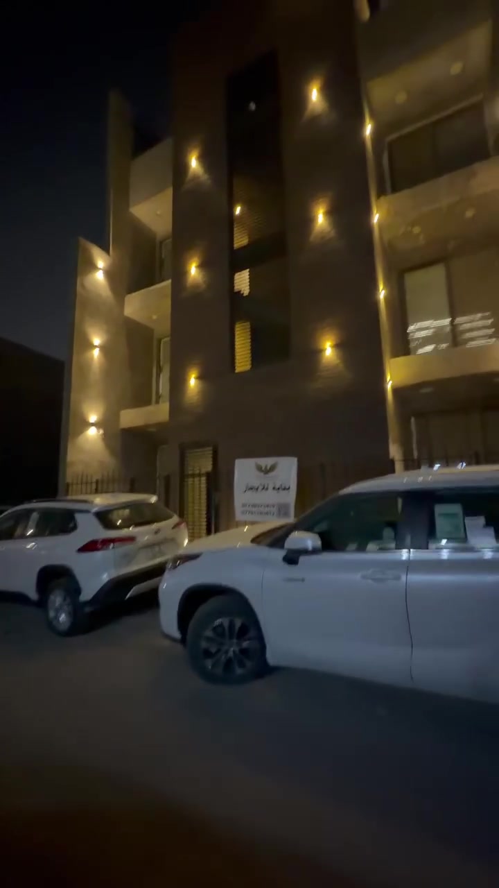🏢 بناية مميزة للإيجار في المامون محله ٦٠٨ – فرصة استثمارية وتجارية في قلب اليرموك قريبه على اربع شوارع وسيد الحليب 

📐 المساحة: 250 م²
📏 الواجهة: 10 م

تتكون من 6 شقق:
🔹 شقتين ديلوكس بطابقين
🔹 4 شقق، كل شقة تتكون من غرفتين + هول + صالة + مطبخ

✨ مناسبة لعدة استخدامات:
✔️ مقر شركة أو مؤسسة
✔️ سكن موظفين أو سكن شركة
✔️ مطعم أو مشروع تجاري
✔️ استثمار عقاري

📞 للاستفسار والتواصل:
***********
***********
 
#المامون #ايجار #بنايات
#اليرموك #الاربع_شوارع #ايجاري 
#شقق

