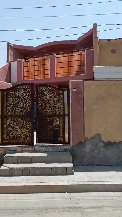 بيت للبيع المساحه ١٥٠ متر قاطين سند ٢٥ منطقة بوب الشام على شارع رئيسي الطابق الارضي يحتوي على أستقبال + وغرفة نوم+ ومطبخ +وصالة+ وخدمات.. والطابق الثاني مفصول جرج خارجي يحتوي على ثلاث غرفذ+ وصالة+ وخدمات.. ولمعرفة باقي التفاصيل الاتصال ***********
