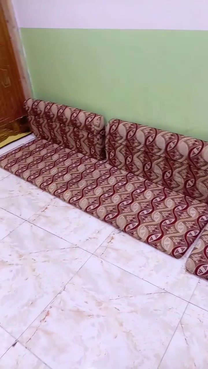 لبيع كعده عربيه سعر150
***********

