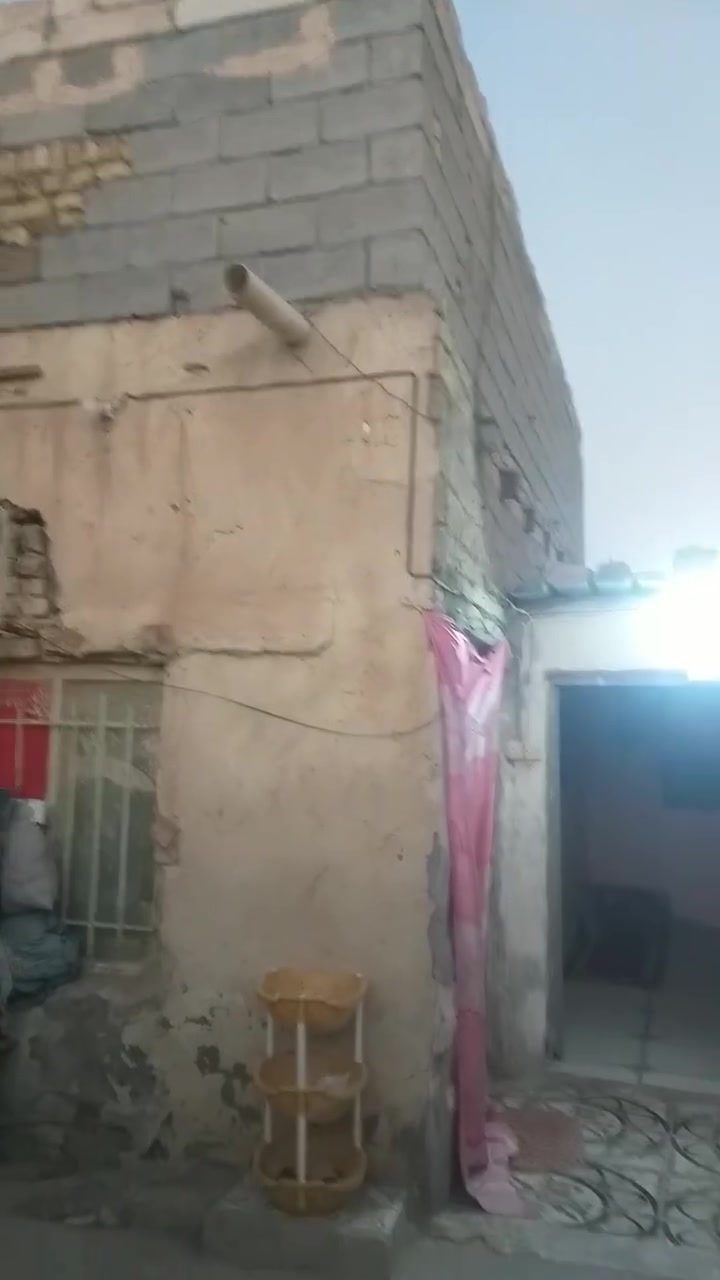 بيت حواسم البيع بحي الفنانين كبال ساحه مال طوبه وقريب ع شارع ٥ بيوت كبال البيوت طابو باقي تفاصيل بلمقطع سعره 10 وبيه مجال شراي يخابر ويدلل بيه خطين كهرباء مقطوره كيزر ماطور ماي بيت كامل ***********
