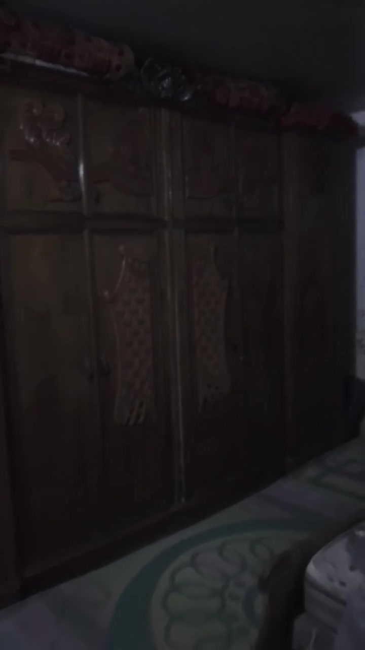السلام عليكم يوجد غرفت نوم نظيفة للبيع وشراي يتصل ***********
