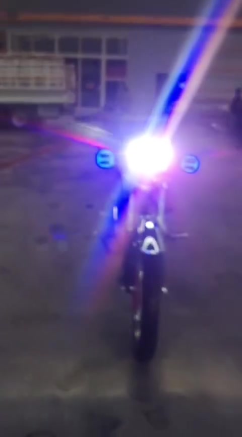 سلام وعليكم تايكر موديل ٢٦للبيع نضيفه كفاله عامه مكان ديالى بلدروز سعر خاص،رقم الهاتف ***********
