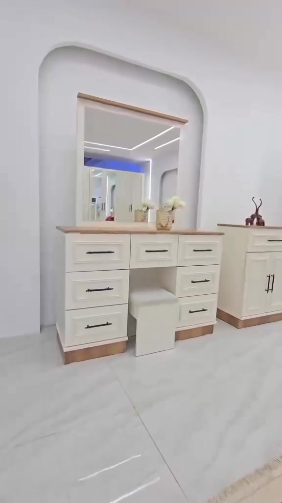 *موديل  اسيل  الميتاليك الكريمي*

*10 قطع  كنتور ملحق 330*

❇️ قياسات ضخمه 
❇️ ميز تواليت عملاق
❇️ *الكوميديات تيبلام ضخم* 🎁🎁
❇️ السرير والشازلونه مخزن
⭕️ زجاج مطلي  و *مطّرش*

❇️ *الميز تواليت مجرات* ✨✨✨

❇️ المصنع الأصلي 
❇️ برغي حديد 

💣*ضهر الغرفه بلوك بالكامل*💣

⭕️ *لأول مره  4 مجرات بالكنتور* ⭕️

• *مليون و 550  شد ونقل للمحافظات للحجز تواصل ع صفحه او ع رقم واتساب *********** •

 
💢💢💢💢💢💢💢💢💢💢💢💢
