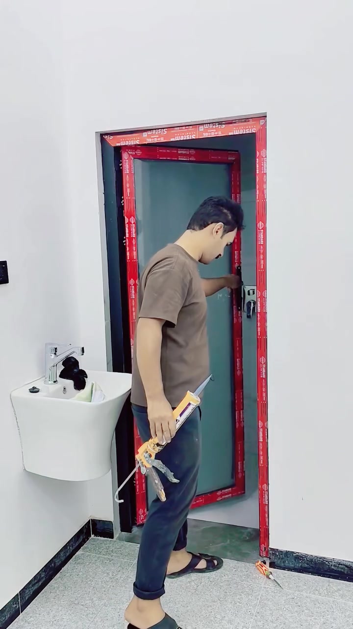 ‏🛑هادي ابو حسن لكافة عمال الامنيوم 
‏
‏◾نعمل بنظام  
‏◾النقد 
‏◾التقسيط 
‏
‏⭕🧰لعمل وفتح ونصب وصيانة كافة اعمال الامنيوم من  
‏
‏◾ابواب  🚪
‏◾شبابيك 🪟
‏◾محجرات 
‏◾قواطع مساحات  
‏◾ كاونترات بكافة انواعها وتصاميمها 
‏
‏⭕💎نتميز عن الجميع بل دقة والاحتراف في العمل والموعد 
‏
‏⭕📍العنوان المعمل حي الحسين قرب علوة الرمل 
‏
‏⭕للتواصل ‪***********‬📞
‏
‏⭕يمكنكم مشاهدة اعمالنا على صفحة الفيس بك فقط اضغط على الرابط التالي https://www.facebook.com/share/1EEoUVcmwG/
‏
