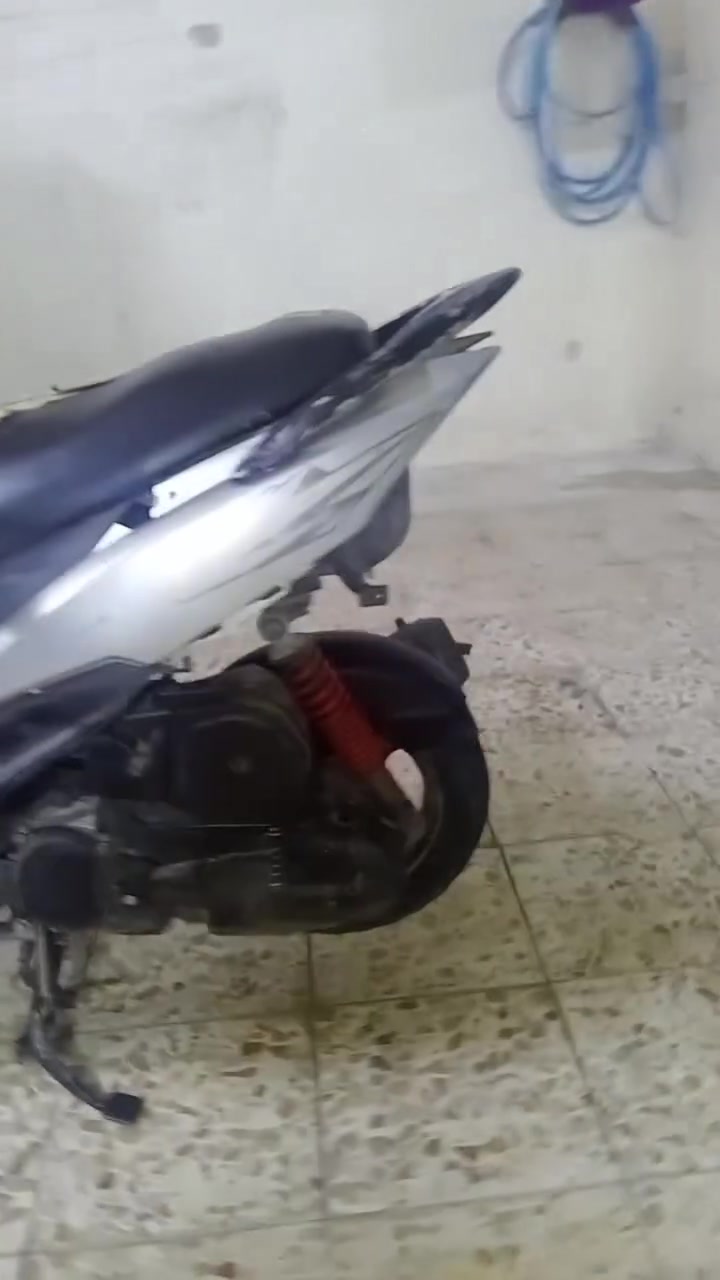سلام عليكم ورحمة الله وبركاتة: دراجه ماكس عدله مراوس بيراني دراجه شلعه ومعدل كفرات ختم واحد  مراوس.بيراني نضيفه  الرقم ***********
