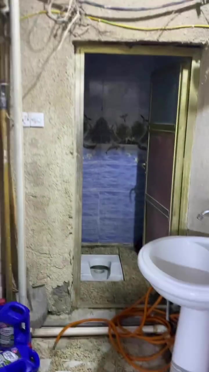 السلام عليكم نص قطعه للبيع
مدينه الصدر قطاع 41  ع داخل رابع بيت ع شارع  الاستفسار ***********
