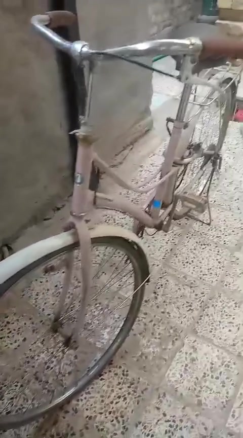 بايسكل ٢٧ • بايسكل ١٦ أحمر • بايسكل ١٢ يحتاج ترتيب