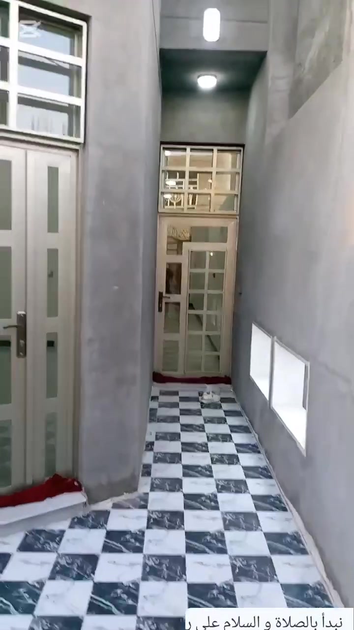 للبيع مساحه 112 ونص نقص درج وبيتونه بيت متعوب عليه مكانه شارع 30 قرب ملعب الخماسي *********** سعره 80 قفل بناء طابوك
