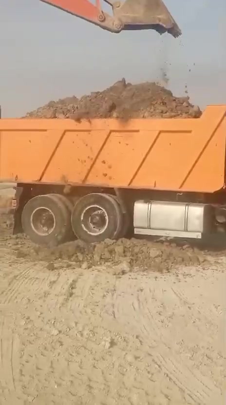 البي اثنه ابلاديه ٢٦/٣٥مجموعه جيف مكينه ٣٥بلادي قلاب السياره جديده وكفاله عامه قماره وشاصي بدون صبغ السيارة ماعيزه شي ابوجهك لشغل للستفسار توصل على الرقم ‭***********‬أو الرقم أو ‭***********‬

