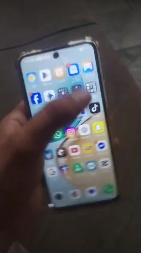 السلام عليكم مبايل هونر x7موديل25 مستخدم لمدى شهرين مابي شي نظيف ذكرته256 سعره مبايل140 الي يريد يتفضل خاص
