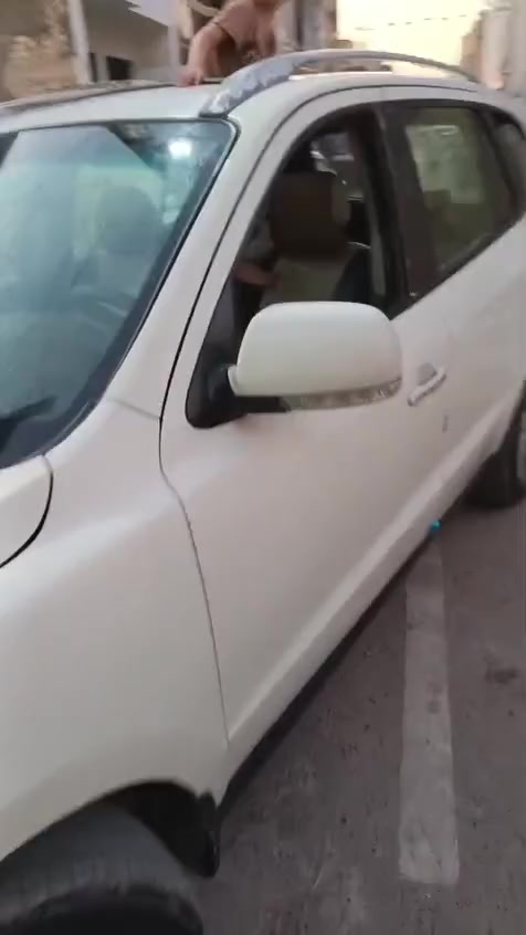 السلام عليكم للبيع سنتافي خليجي 2011بغداد
7 راكب 
3قطع تبريد 
فول كهرباء 
كير مكينه مكفولات
تخم تاير جديد 
تبريد ثلج ❄️ 
شاشه وسستم صوت 
لايت عالي ناصي زنون حته بلاجكتور زنون 
فتحه.
بصمه  +بصمه ابواب 
ضرر السياره جامالغ خلفي ومصبوغه عام 
نقص السياره صدر فقط كلهه جاهزه
عارضه. 128وبيه مجال مكاني بغداد الزعفرانيه ***********

