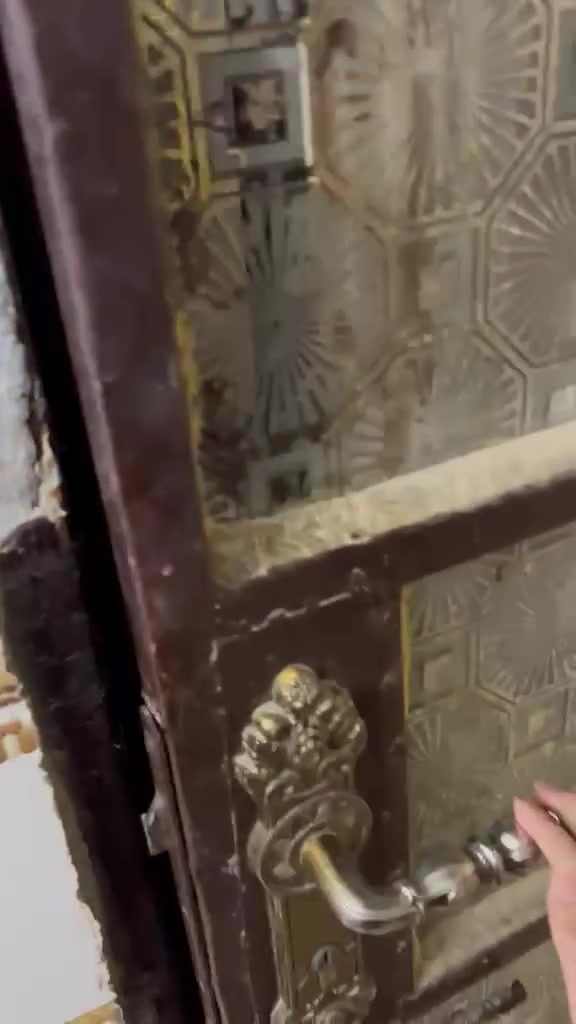 سلام عليكم بيت للبيع مساحه 100 مربع طابق واحد كلش نفضيف ومرتب  العنوان رئاسه مال عبيدي سعر خاص ستفسار على رقم  ***********
